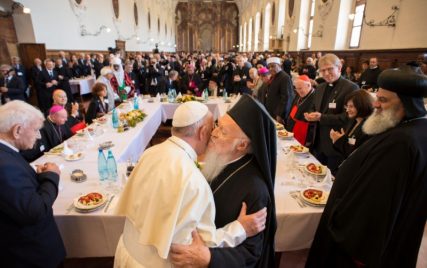 Pope Francis (L) hugs Ecumenical Patriarch Bartholomew I (R) during the inter-religious meeting "Prayer for Peace" in Assisi, Italy, September 20, 2016.  Osservatore Romano/Handout via Reuters